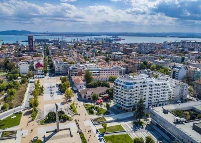 Апартаменты Hot Main Square Newly Built Modern *